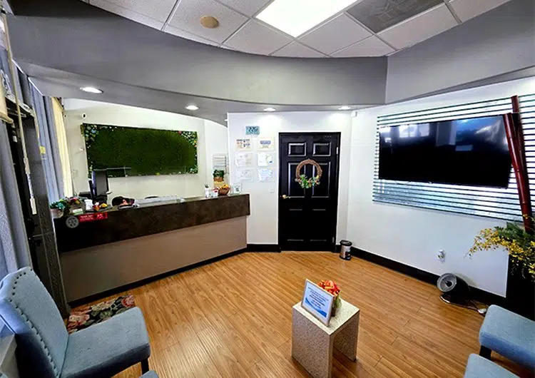 25 – 589 Laguna Hills