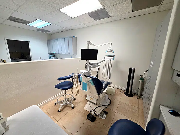 25 – 300 Riverside