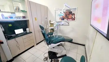 25 – 590 Lake Forest