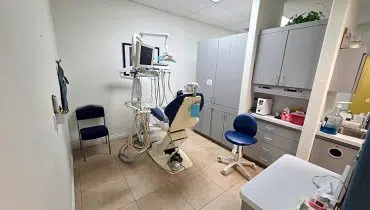 25 – 300 Riverside