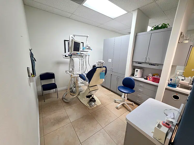 25 – 300 Riverside