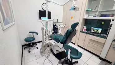 25 – 590 Lake Forest