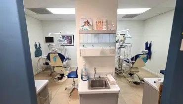 25 – 300 Riverside