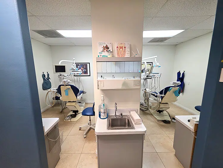 25 – 300 Riverside