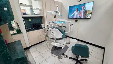 25 – 590 Lake Forest