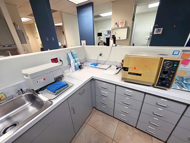 25 – 300 Riverside