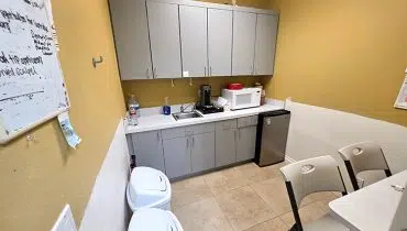 25 – 300 Riverside