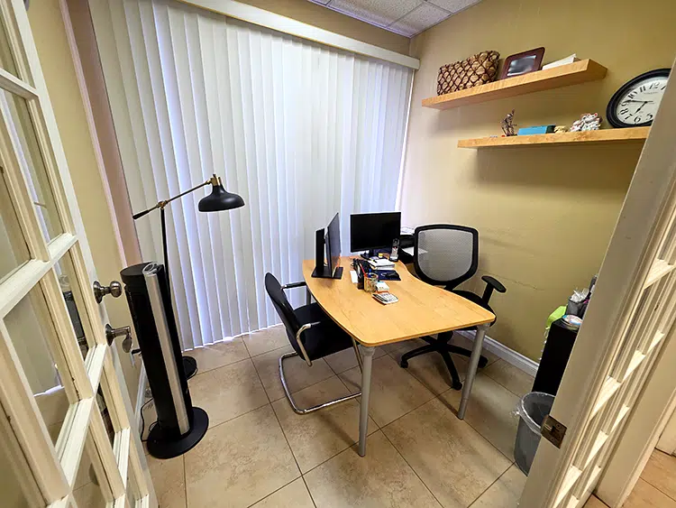 25 – 300 Riverside