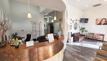 25 – 590 Lake Forest