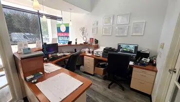 25 – 590 Lake Forest