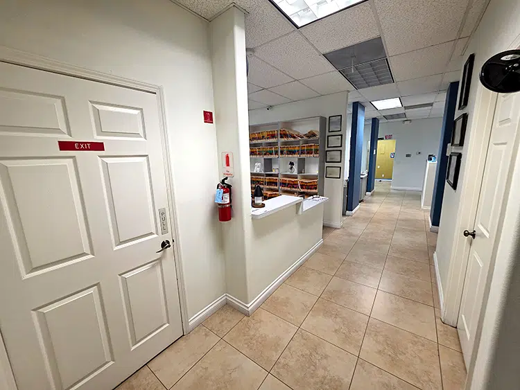 25 – 300 Riverside