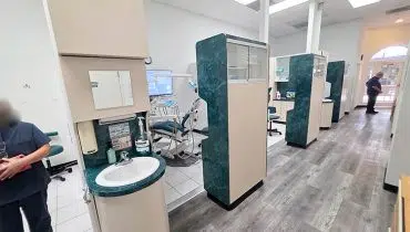 25 – 590 Lake Forest