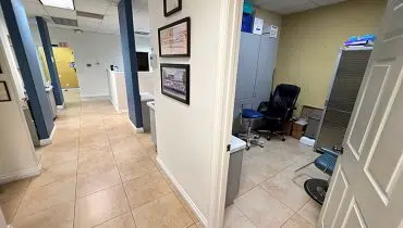 25 – 300 Riverside