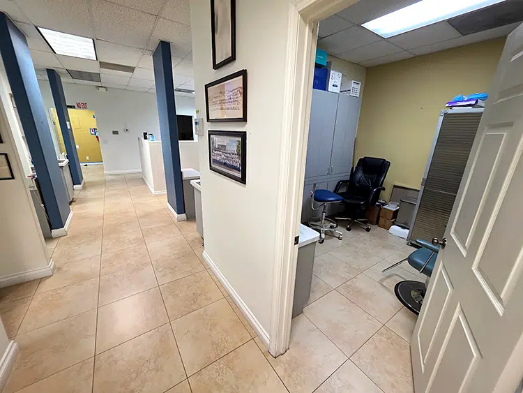 25 – 300 Riverside