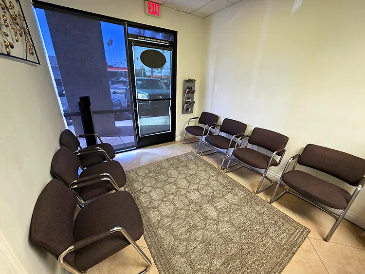 25 – 300 Riverside