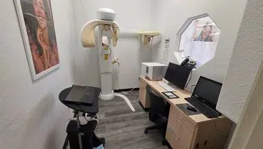 25 – 590 Lake Forest