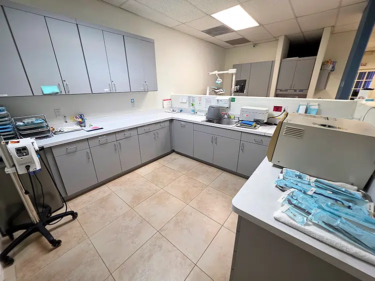 25 – 300 Riverside