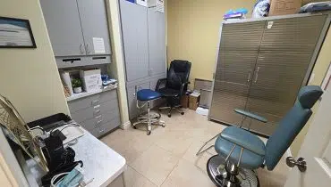 25 – 300 Riverside