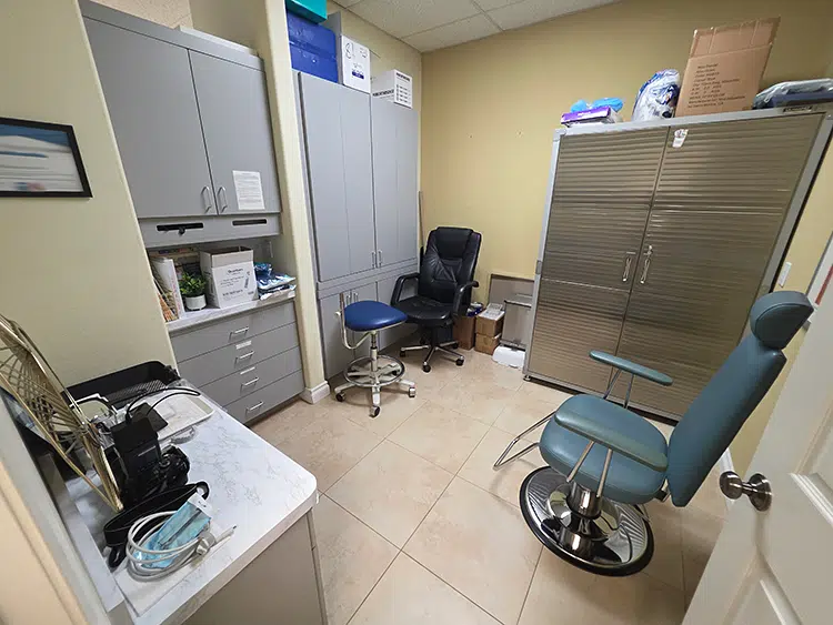 25 – 300 Riverside